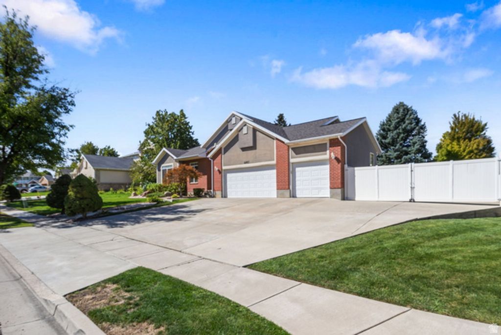 4883 W SKYE DR, South Jordan, UT 84009 — photo 4