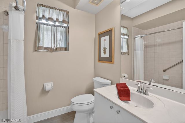 550 Club Marco CIR 5-102, Marco Island, FL 34145