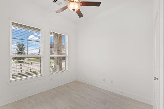 11820 South Pavillion Drive, Mont Belvieu, TX 77523