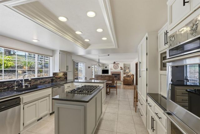 2030 Marden Dr, Rescue, CA 95672