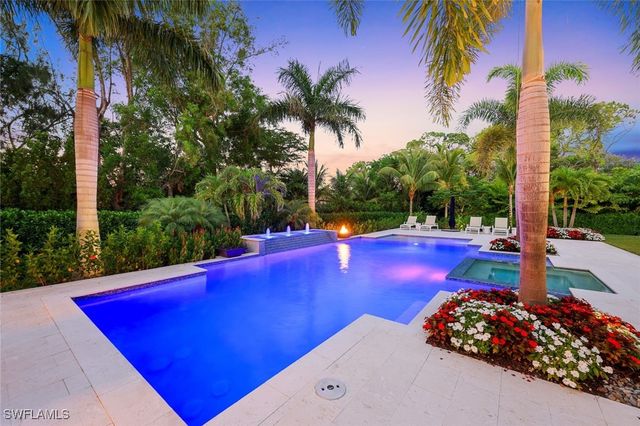 201 Caribbean RD, Naples, FL 34108