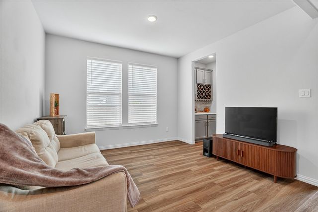 421 Acton Avenue, Fort Worth, TX 76131
