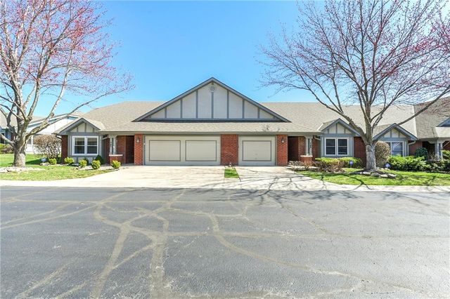 735 N Somerset Terrace, Olathe, KS 66062