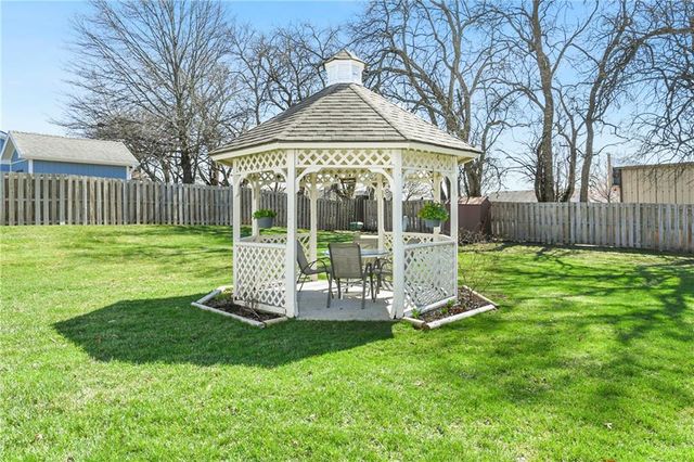 735 N Somerset Terrace, Olathe, KS 66062