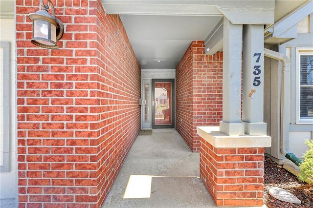 735 N Somerset Terrace, Olathe, KS 66062