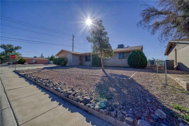 2740 Karen Avenue, Kingman, AZ 86401