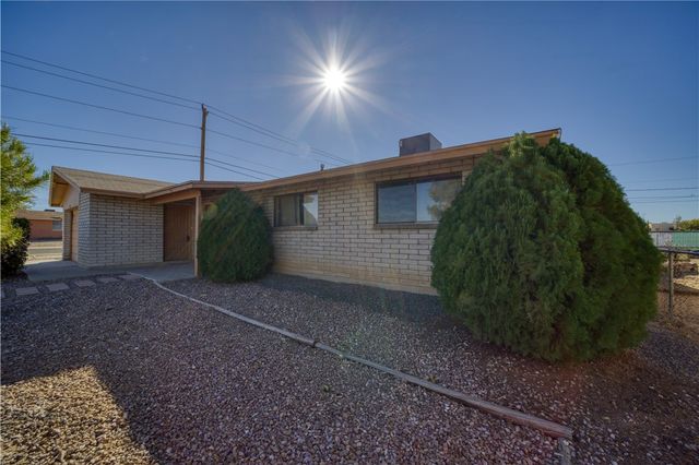 2740 Karen Avenue, Kingman, AZ 86401