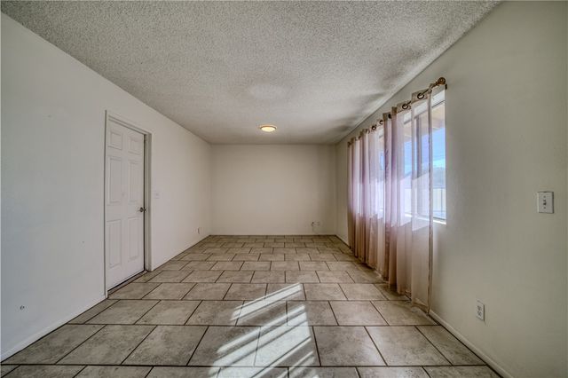 2740 Karen Avenue, Kingman, AZ 86401