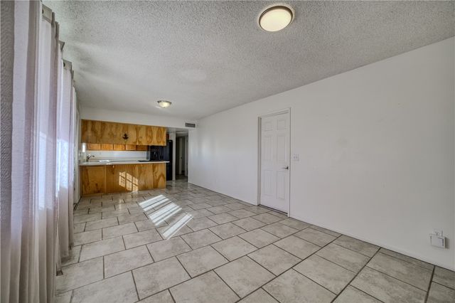 2740 Karen Avenue, Kingman, AZ 86401