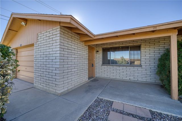 2740 Karen Avenue, Kingman, AZ 86401