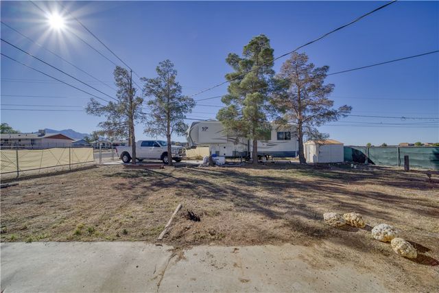 2740 Karen Avenue, Kingman, AZ 86401