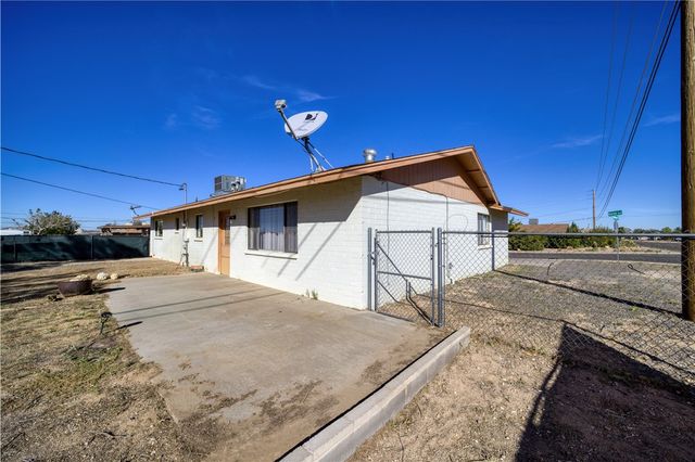 2740 Karen Avenue, Kingman, AZ 86401