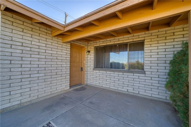 2740 Karen Avenue, Kingman, AZ 86401