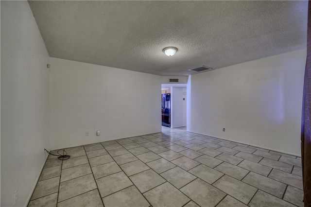 2740 Karen Avenue, Kingman, AZ 86401