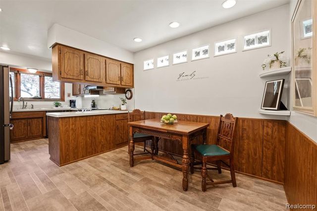 2366 Cumberland Drive, Troy, MI 48085