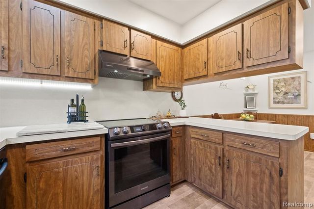 2366 Cumberland Drive, Troy, MI 48085