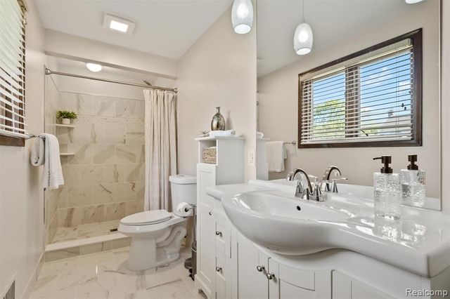 2366 Cumberland Drive, Troy, MI 48085