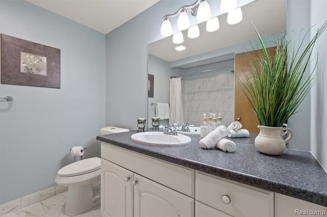2366 Cumberland Drive, Troy, MI 48085