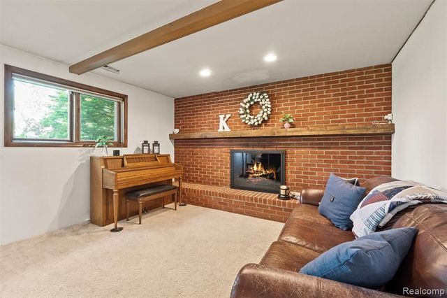 2366 Cumberland Drive, Troy, MI 48085