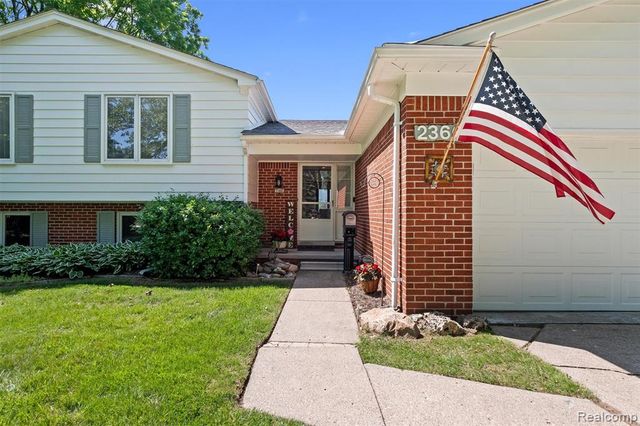 2366 Cumberland Drive, Troy, MI 48085