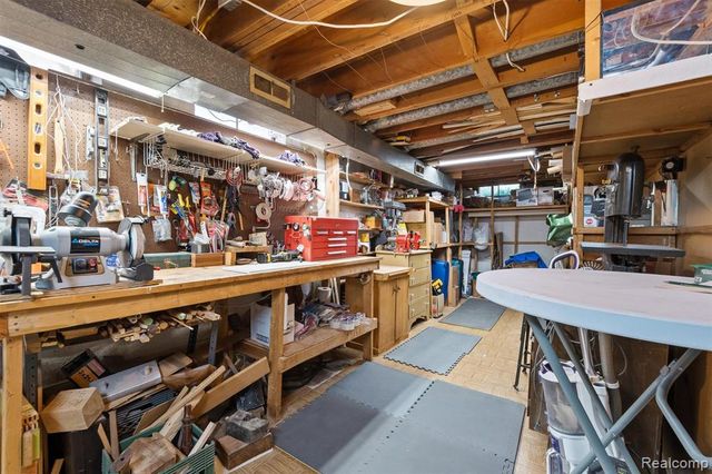 2366 Cumberland Drive, Troy, MI 48085