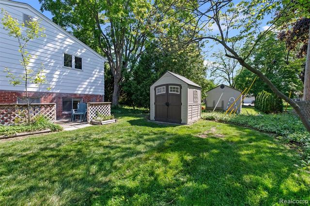 2366 Cumberland Drive, Troy, MI 48085