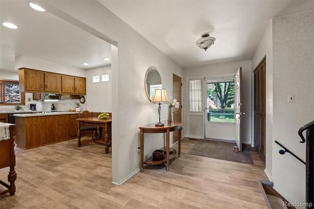 2366 Cumberland Drive, Troy, MI 48085