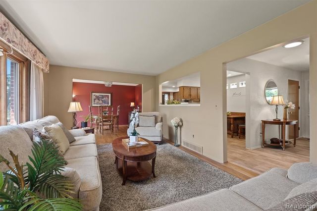 2366 Cumberland Drive, Troy, MI 48085
