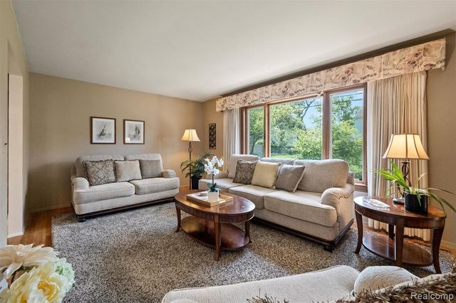 2366 Cumberland Drive, Troy, MI 48085