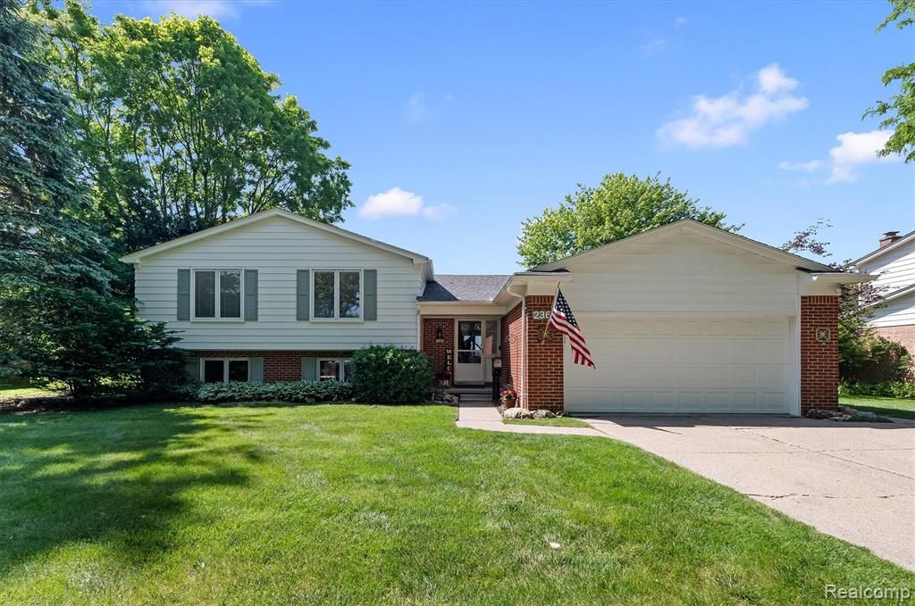 2366 Cumberland Drive, Troy, MI 48085