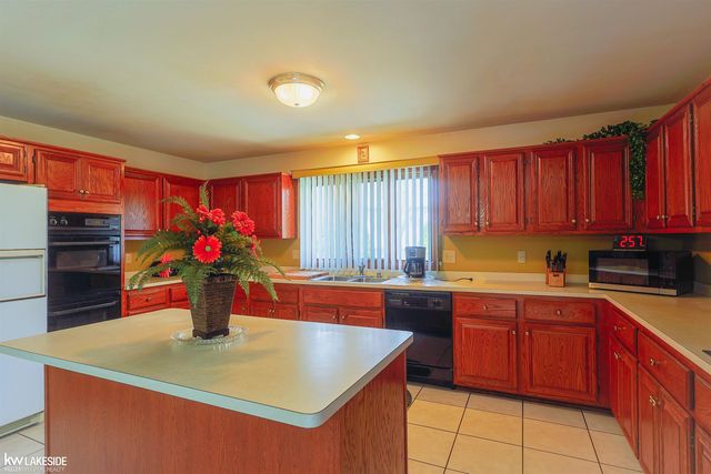 53710 Wellington Drive, Shelby, MI 48315