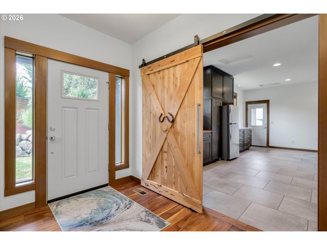 22991 Ne FULQUARTZ LANDING Rd, Dundee, OR 97115