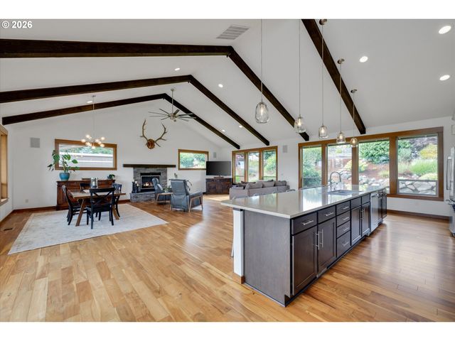 22991 Ne FULQUARTZ LANDING Rd, Dundee, OR 97115