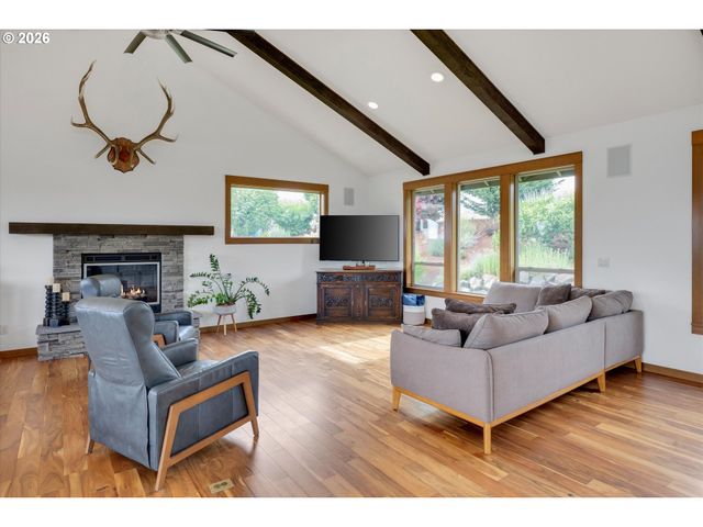 22991 Ne FULQUARTZ LANDING Rd, Dundee, OR 97115