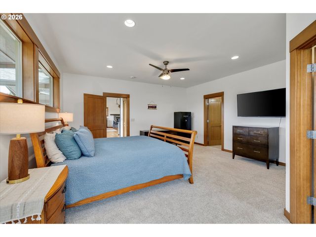 22991 Ne FULQUARTZ LANDING Rd, Dundee, OR 97115