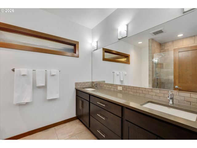 22991 Ne FULQUARTZ LANDING Rd, Dundee, OR 97115