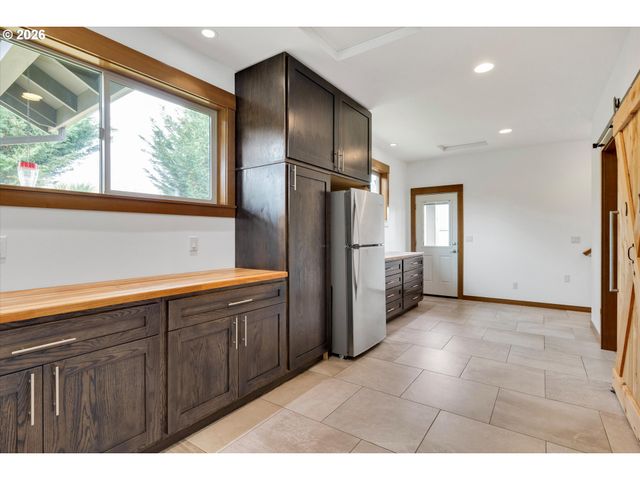 22991 Ne FULQUARTZ LANDING Rd, Dundee, OR 97115
