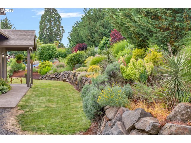 22991 Ne FULQUARTZ LANDING Rd, Dundee, OR 97115