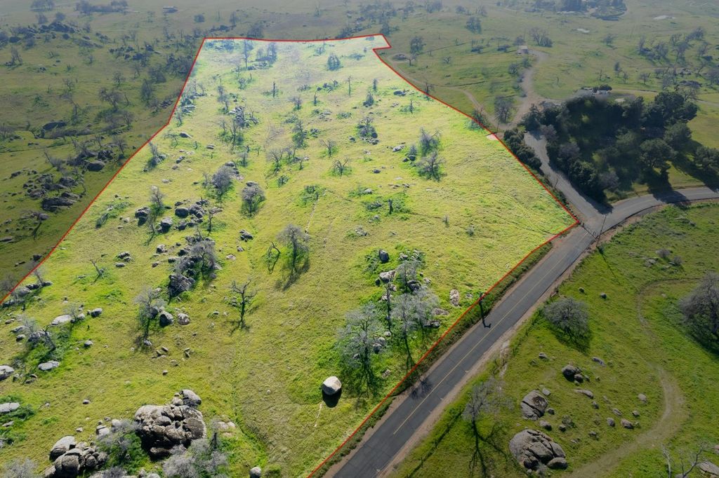 Image 10 of property listing at 0 Parcel 12, Oak Knoll Lane # 00, Clovis, CA 93619