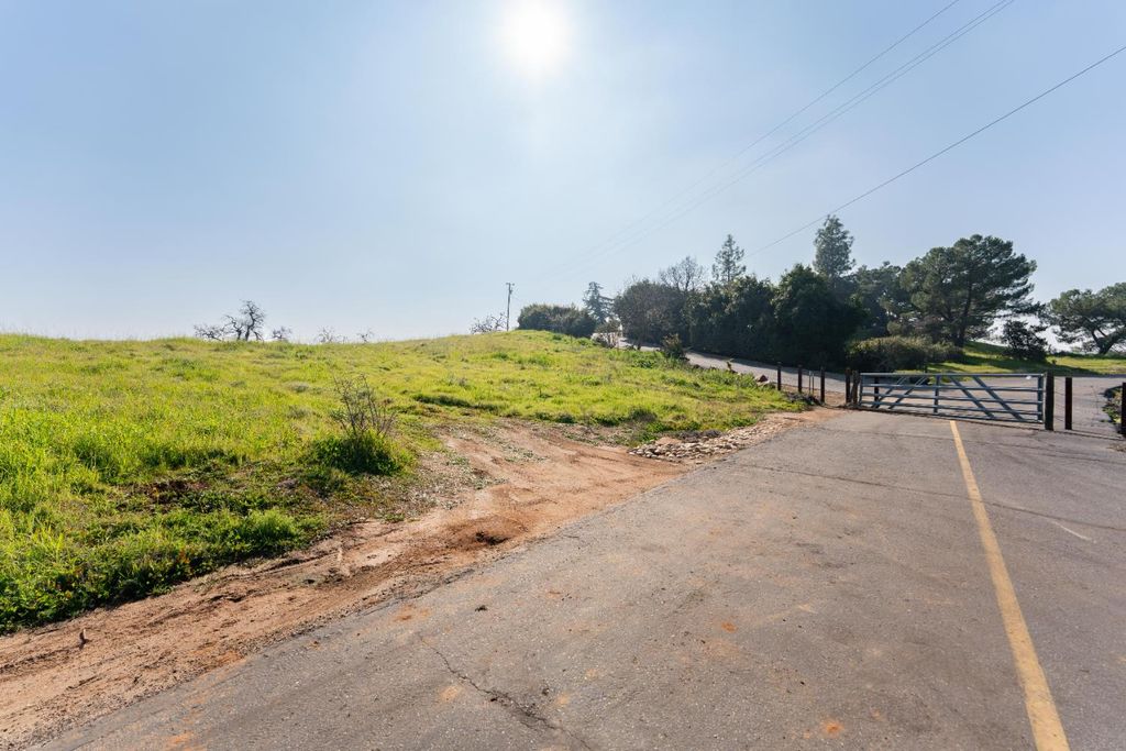 Image 3 of property listing at 0 Parcel 12, Oak Knoll Lane # 00, Clovis, CA 93619