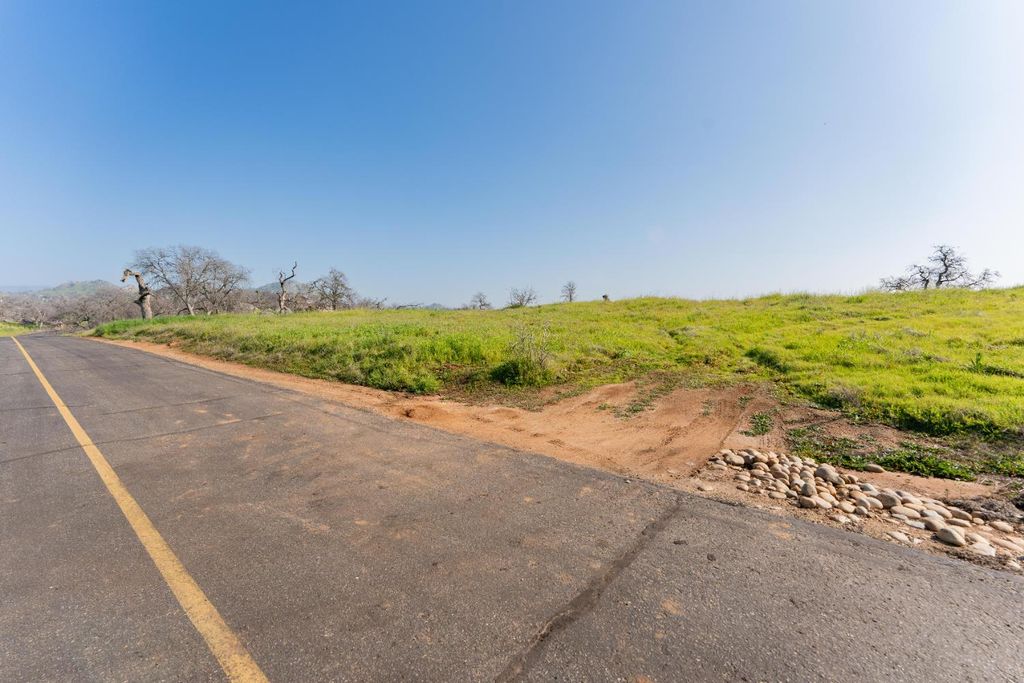 Image 4 of property listing at 0 Parcel 12, Oak Knoll Lane # 00, Clovis, CA 93619