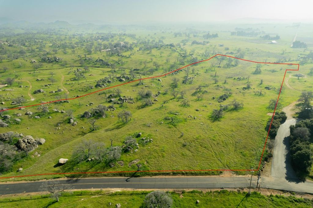 Image 6 of property listing at 0 Parcel 12, Oak Knoll Lane # 00, Clovis, CA 93619