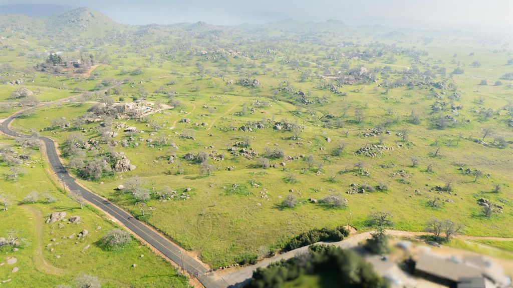 Image 7 of property listing at 0 Parcel 12, Oak Knoll Lane # 00, Clovis, CA 93619