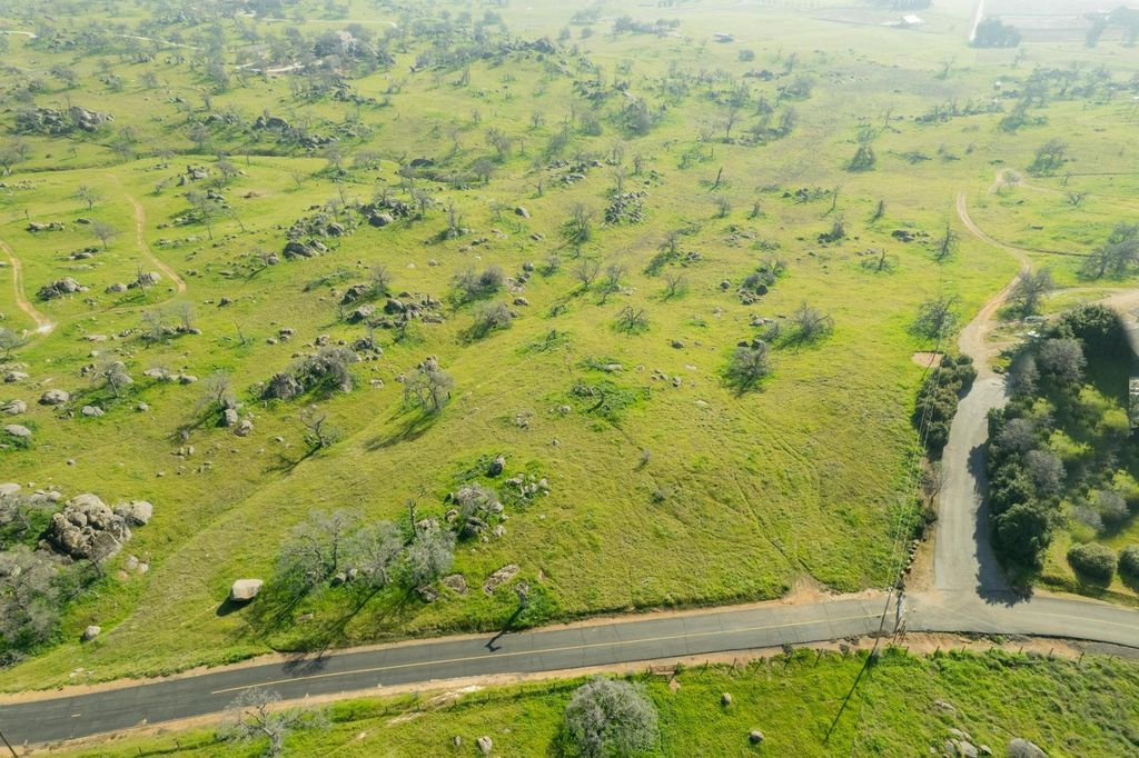 Image 9 of property listing at 0 Parcel 12, Oak Knoll Lane # 00, Clovis, CA 93619