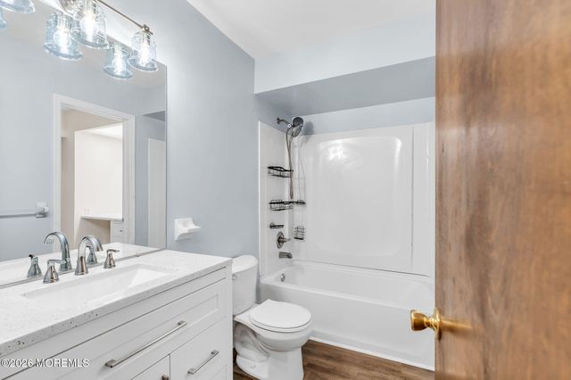 604 Bent Trail 942, Toms River, NJ 08753