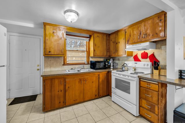 40 Leaf Avenue, Waterbury, CT 06705