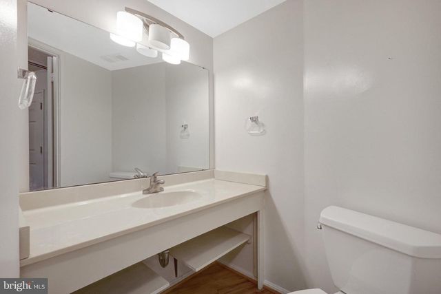 5902 Mount Eagle Dr Apt 403, Alexandria, VA 22303