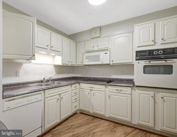 5902 Mount Eagle Dr Apt 403, Alexandria, VA 22303