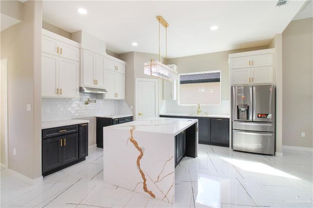 909 Azalea Street, Mission, TX 78573