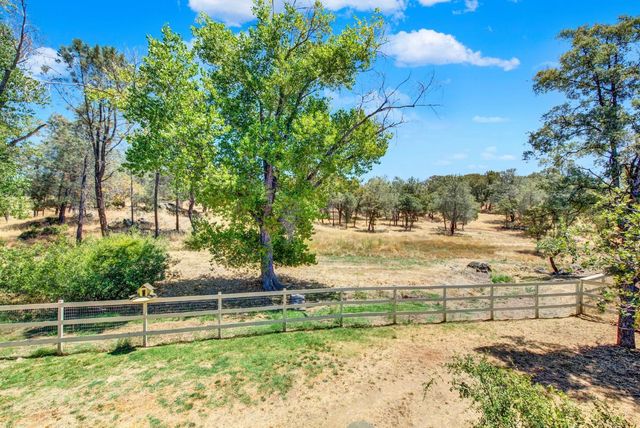 1552 American River Trl, Cool, CA 95614